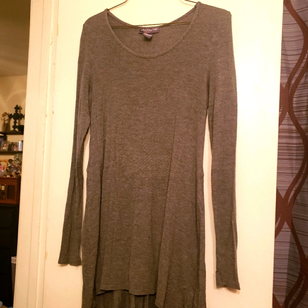 A Pea in The Pod Maternity Top Gray sz M
